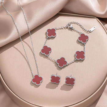 4 Piece Red Clover Set