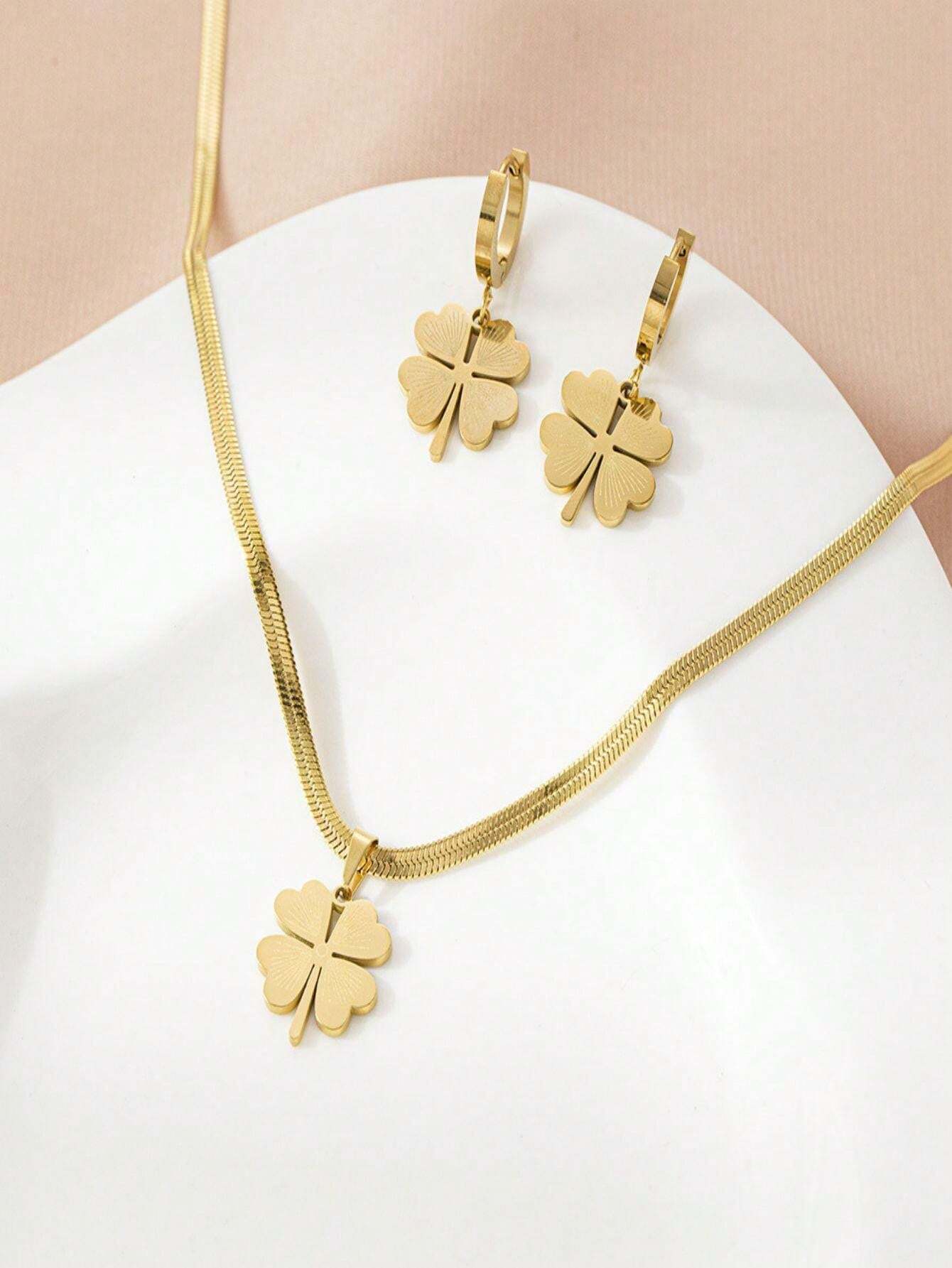 04 Piece Four Leaf Set (Pendant Earrings, Bracelet & Ring)